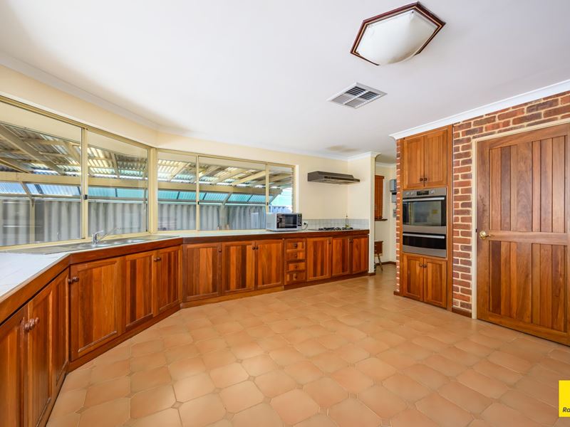 28 Chelmsford Avenue, Port Kennedy WA 6172