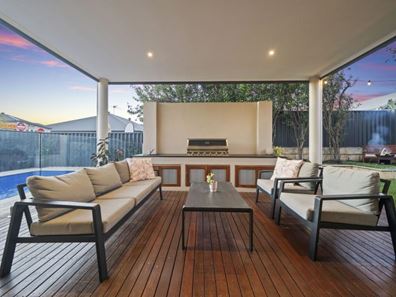 6 Hollins Bend, Madeley WA 6065