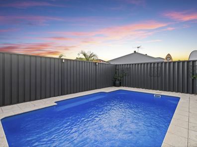6 Hollins Bend, Madeley WA 6065