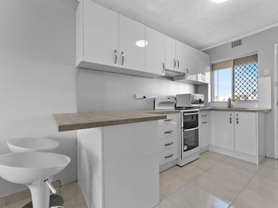 9/3 Burgundy Crescent, Spearwood WA 6163