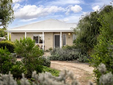 39 Eakins Crescent, Wandina WA 6530