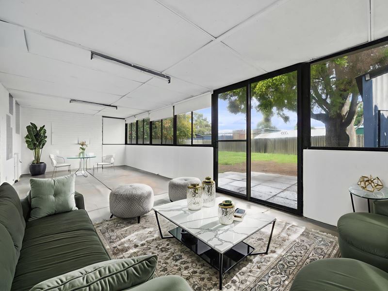 207 Seventh Road, Armadale WA 6112