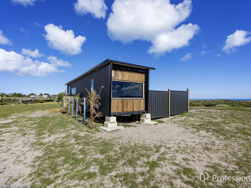 37 African Reef Boulevard, Greenough WA 6532