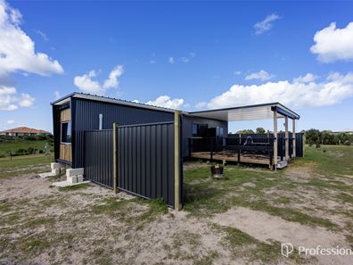 37 African Reef Boulevard, Greenough WA 6532