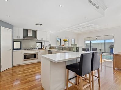 21 Newark Turn, North Coogee WA 6163