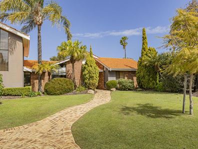 17 Halcyon Way, Churchlands WA 6018