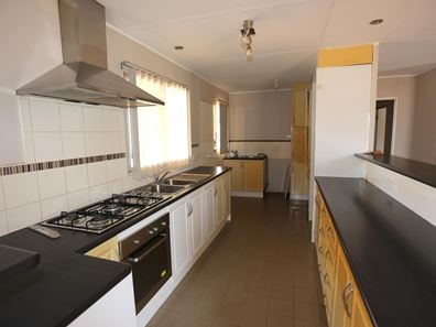 7 Oleosa Court, Kambalda West WA 6442