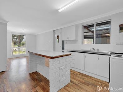 9 Coachwood Way, Maddington WA 6109