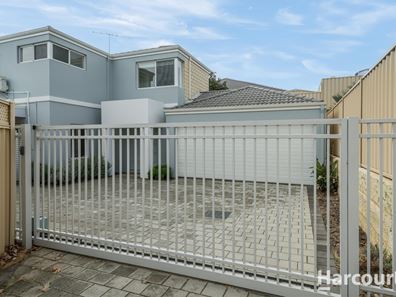 22b Sacramento Parade, Hocking WA 6065