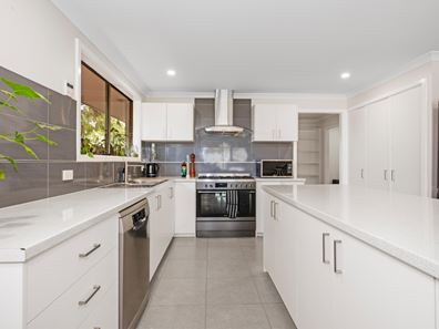 369 Collins Street, West Lamington WA 6430