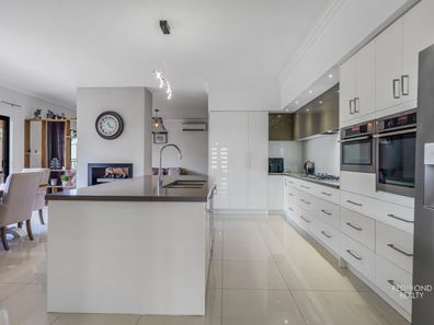 27 Raspins Loop, Burns Beach WA 6028