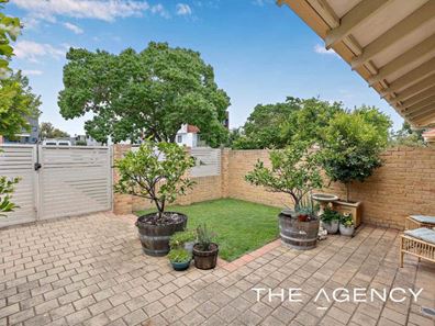 2/6 Groves Avenue, Attadale WA 6156