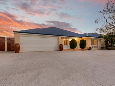 11 Roxburgh Circle, Kinross WA 6028