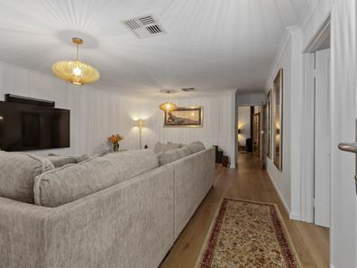 11 Roxburgh Circle, Kinross WA 6028