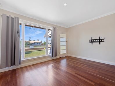 37 Whitfield Street, Beachlands WA 6530