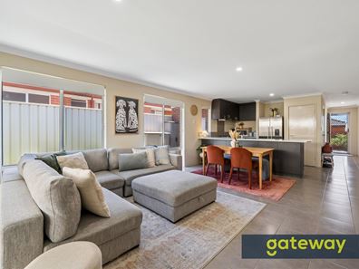 8/39 Barfield Road, Hammond Park WA 6164