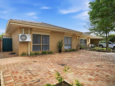 9/12 Farnaby Lane, Beckenham WA 6107