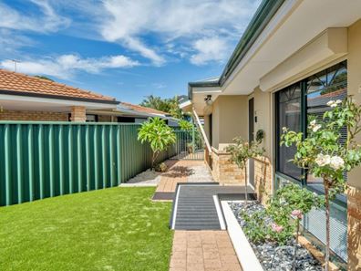 5A Hibiscus Rise, Halls Head WA 6210