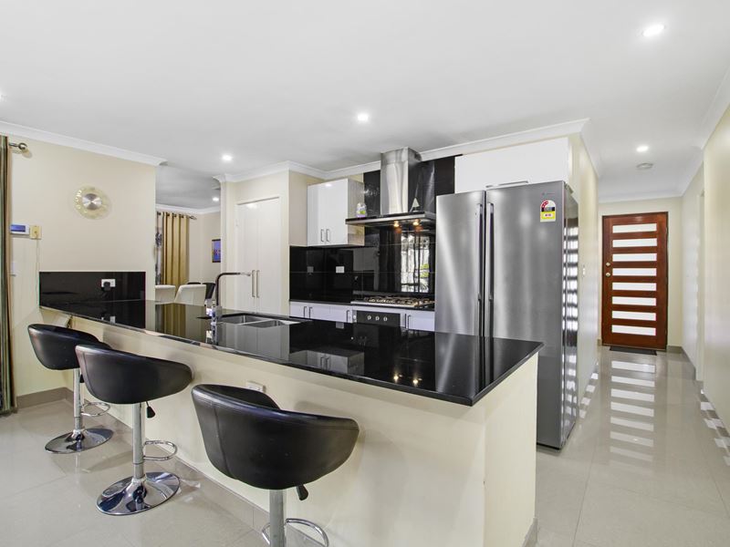16 Denia Rise, Bennett Springs WA 6063