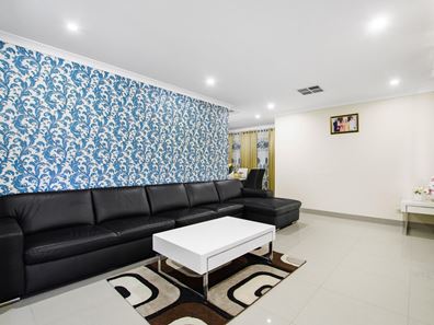 16 Denia Rise, Bennett Springs WA 6063