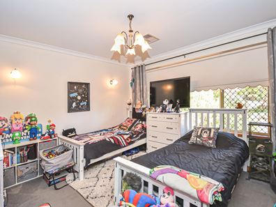 4 Carnegie Place, Greenfields WA 6210