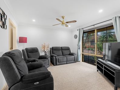 8/12 Deschamp Road, Morley WA 6062