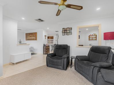 8/12 Deschamp Road, Morley WA 6062