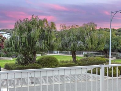 47 Santorini Boulevard, Coogee WA 6166