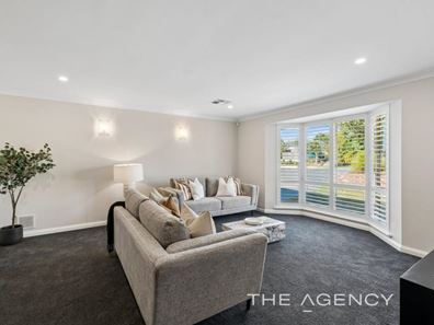 10 Lakevalley Drive, Edgewater WA 6027