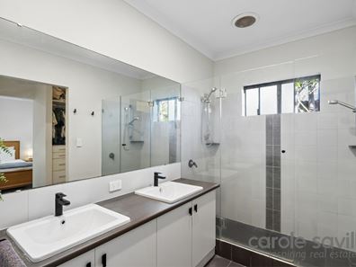 4 Vignerons Loop, Hocking WA 6065
