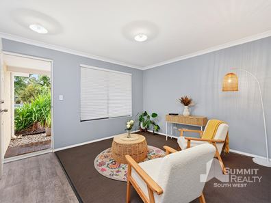 10 Kooyar Bend, Dalyellup WA 6230