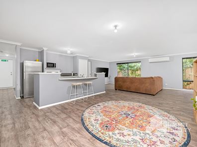 10 Kooyar Bend, Dalyellup WA 6230