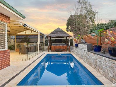 9 Manderstone Way, Canning Vale WA 6155