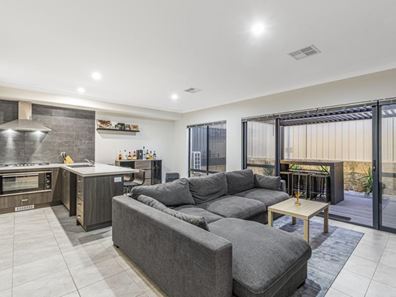 15 Benmore Street, Landsdale WA 6065