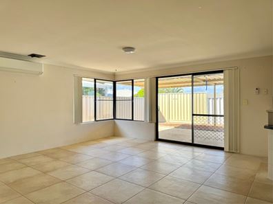 75 Templetonia Promenade, Halls Head WA 6210