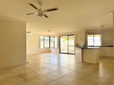 75 Templetonia Promenade, Halls Head WA 6210
