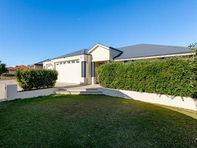 6 Lomatia Ramble, Halls Head WA 6210