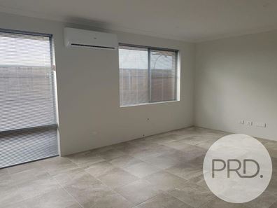 18 Bulloo Loop, Ellenbrook WA 6069