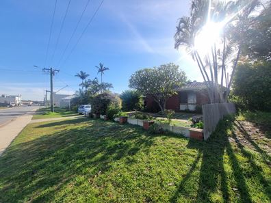 28 Camberwell St, Beckenham WA 6107