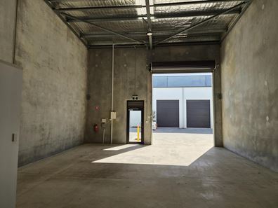 4/9 Deviation Way, Neerabup WA 6031