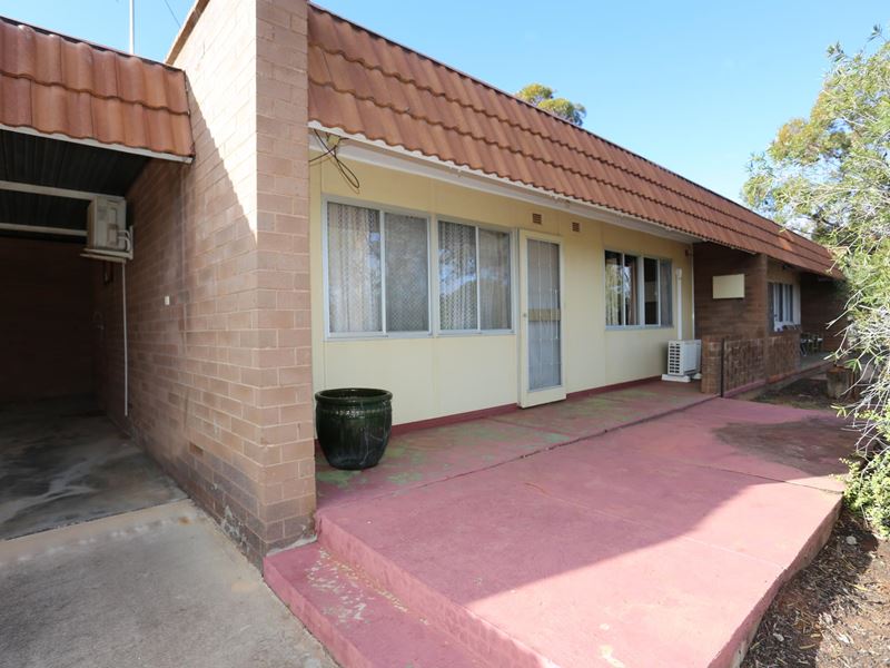 8 Bachelor Avenue, Kambalda East WA 6442