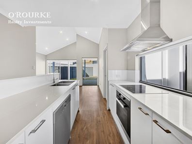 17 Ozone Parade, Trigg WA 6029