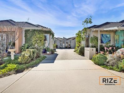 4/2 Solaia Loop, Woodvale WA 6026