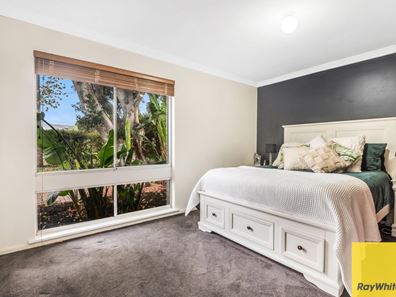 79 Glyndebourne Ave, Thornlie WA 6108