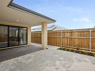 15 Iwasaki Crest, Ellenbrook WA 6069