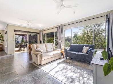 34 Ashwood Parkway, Lakelands WA 6180