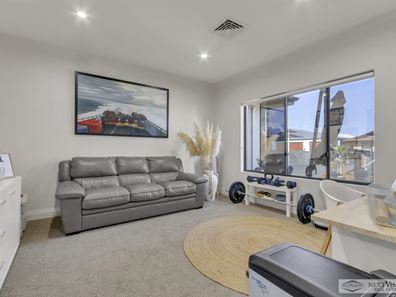 4 Carbine Way, Lake Coogee WA 6166