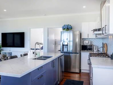 29 De Burgh Street, Ledge Point WA 6043