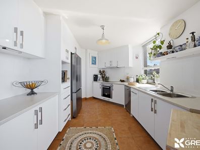 5/6A Valley Road, Halls Head WA 6210