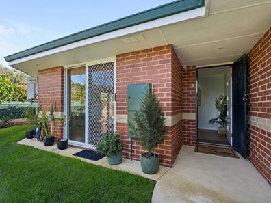 8 Cato Street, Glendalough WA 6016